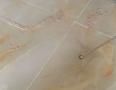 上思瓷砖空鼓维修公司分享粘合剂选择不当在瓷砖铺贴过程中可能导致以下问题