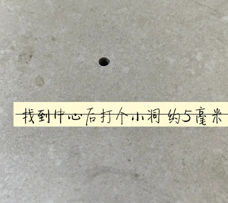 上思瓷砖空鼓维修公司专业解答在瓷砖铺贴过程中，如果砂料搅拌不均匀，将会带来以下问题