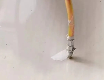 上思瓷砖空鼓维修公司专业解答在瓷砖铺贴过程中，如果使用的砂料过粗（如全部使用了粗砂），可能会导致以下问题